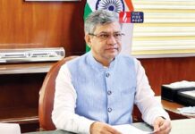 रेलवे की वर्दी से हटेगा अंग्रेजों का काला कोट, आगे और परंपराओं पर भी चल सकती है कैंची Railway Uniform Change