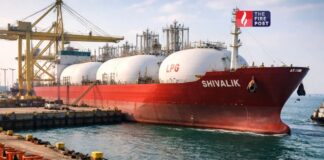 जंग के बीच भी निभाई दोस्ती! Iran ने भारतीय टैंकर को होर्मुज से सुरक्षित निकाला…बड़ा खुलासा Oil Tanker News