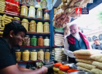 भाई मुझे अच्छे वाला झालमुड़ी खिलाओ… बंगाल चुनाव में PM मोदी का अलग अंदाज, रुपये भी दिए PM Modi