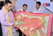 लोकल खरीदें, देश को मजबूत बनाएं’! CM भजनलाल शर्मा ने हैंडलूम खरीदकर दिया खास संदेश Bhajanlal Sharma