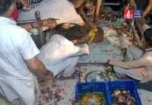 सुबह से लंबी कतारें, जलाभिषेक और भोलेनाथ के दर्शन… सावन के पहले सोमवार पर भक्तिमय हुआ पूरा माहौल