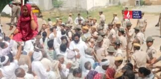 10 दिन से लापता बेटी की तलाश, फिर थाने पर बढ़ा तनाव! घेराव के बाद पुलिस-पब्लिक में झड़प Sadulpur News