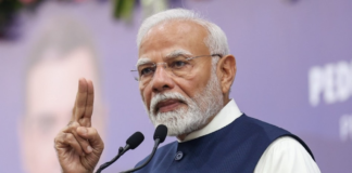 MLC चुनाव नतीजों पर पीएम मोदी का कांग्रेस पर तंज: बैलेट पेपर से हुए चुनाव में भी खाता नहीं खोल पाई पार्टी PM Narendra Modi and BJP workers celebrating after MLC election results victory in ballot paper voting.