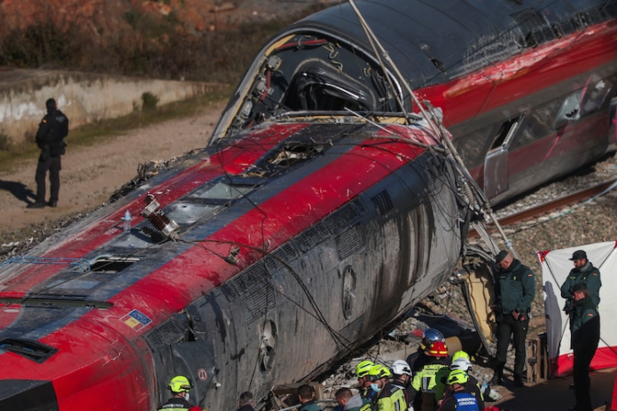 स्पेन के टोलेडो में ट्रेन हादसे के बाद राहत और बचाव कार्य Rescuers and emergency services at the site of the deadly high-speed train collision in Toledo, Spain.